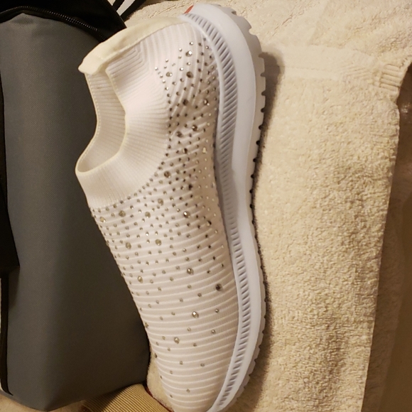 Brand new size says 41 inside sneaker but sticker says 42white bling stretch - Picture 3 of 7